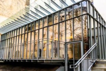 Le bookstore de la fondation Jérôme Seydoux-Pathé, l’acier au service d’un design unique