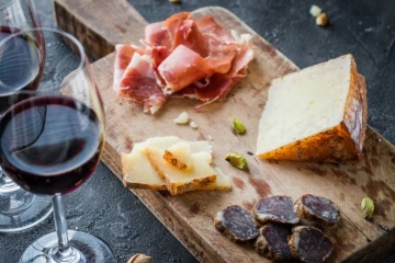 Alimentation : comment la pierre sublime le contenu de nos verres et de nos assiettes ?