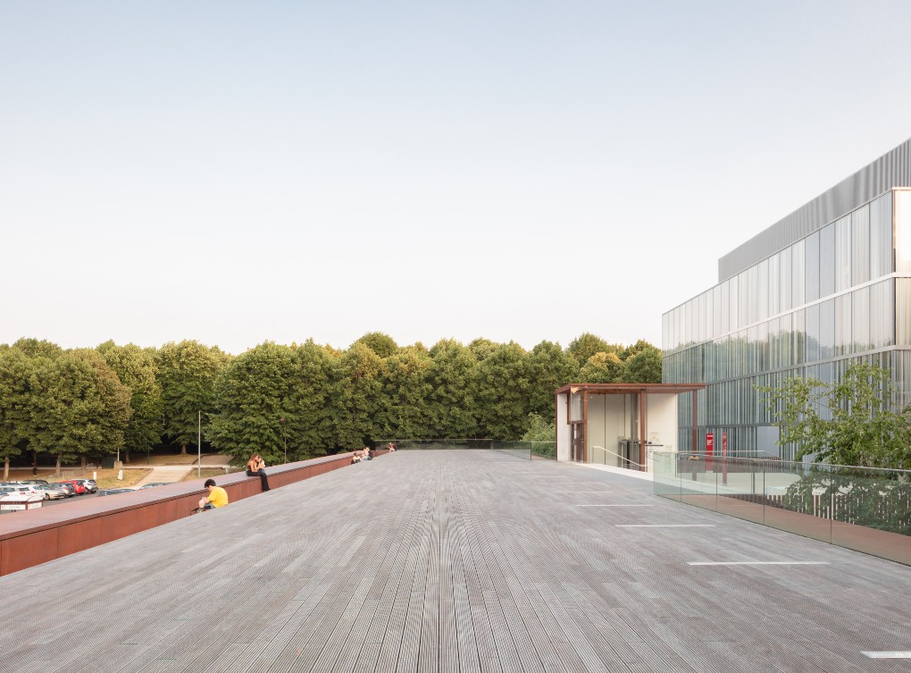 Le groupe Ducerf participe à la réalisation d’une terrasse 100% bois au coeur de la ville historique du Mans