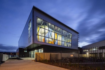 Gymnase Gilbert Noël à Saint-Maur-des-Fossés (94) : un nouveau centre sportif habillé par Myral !