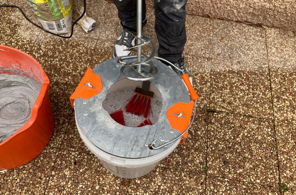 MIXEO : l’outil indispensable pour nettoyer vos mélangeurs vite et sans effort !