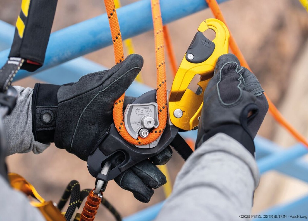 Petzl lance son nouveau descendeur RIG, encore plus durable !