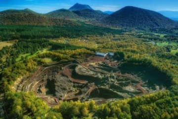 Au cœur du puy de Lemptégy, l'ancienne carrière de pouzzolane ravi les volcanologues