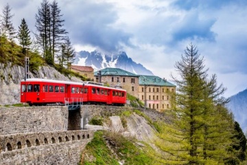 Le train du Montenvers, chemin de fer mythique taillé dans la roche