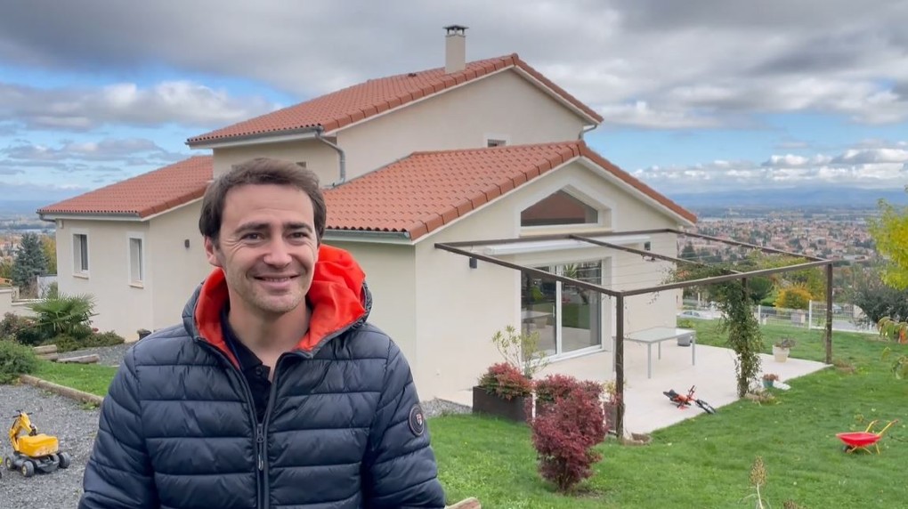 Témoignage vidéo : Guillaume Dumas et sa famille nous ouvrent les portes de leur maison en béton cellulaire de Montbrison (42)