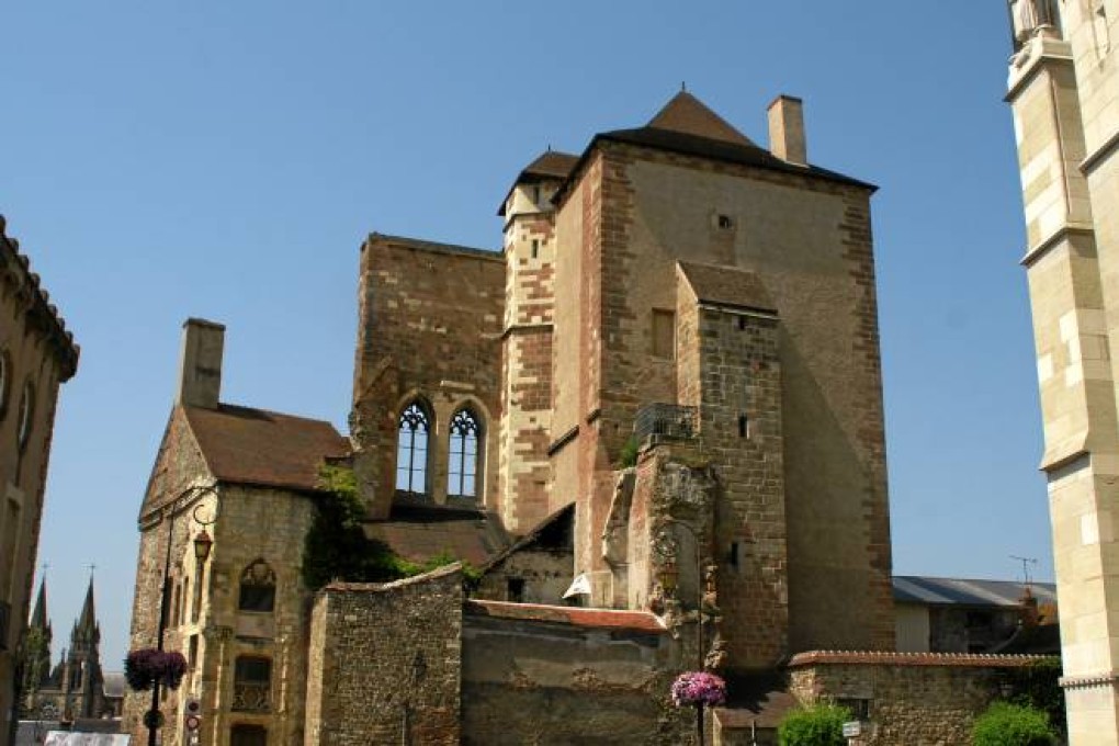 Le donjon de la Mal-Coiffée, vestige médiéval de l’Allier aux lourds secrets